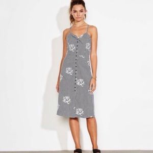 ALI & Jay . Meet me at the Pink Knotted Button Front Dress